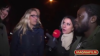 Межрасовая Немецкая Милфа Трахается На Публике