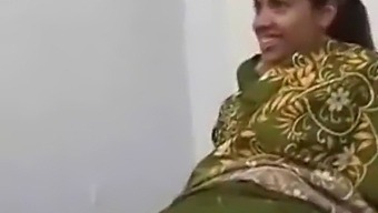 Indická Tínedžerka Si Užíva Trojku S Dvoma Peknými Chlapcami